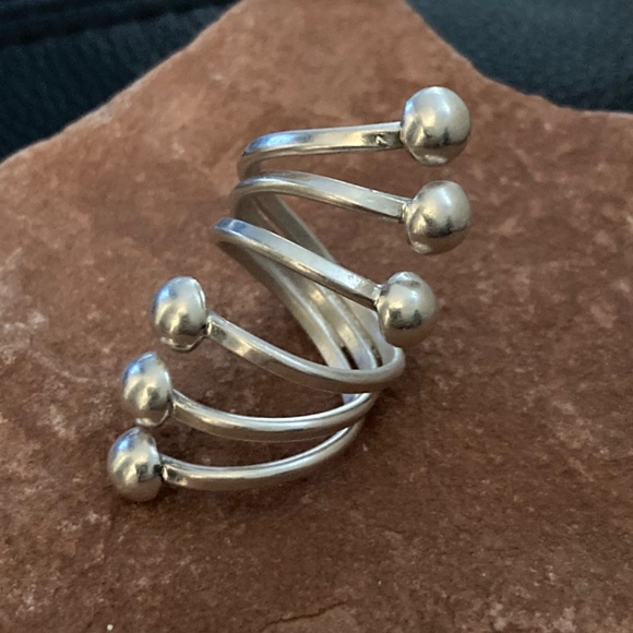 .925 Large Sterling Silver ring - Picture 10 of 13